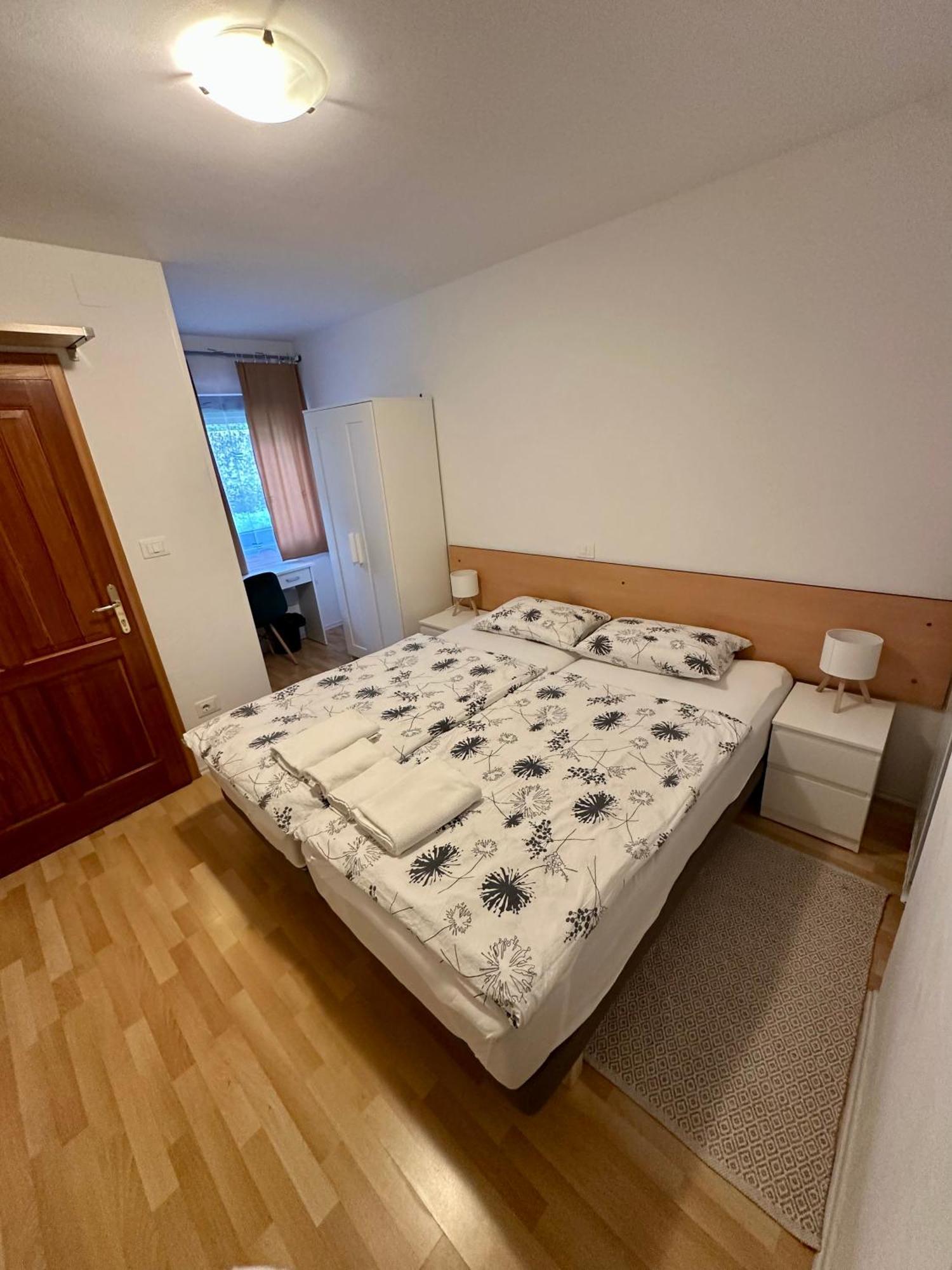 בובק Apartments And Rooms Tajcr מראה חיצוני תמונה